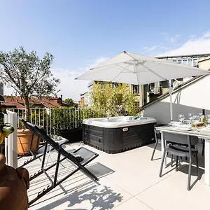 *villa Olivo*with Private Terrace & Jacuzzi + 3bedrooms Holiday home Milan